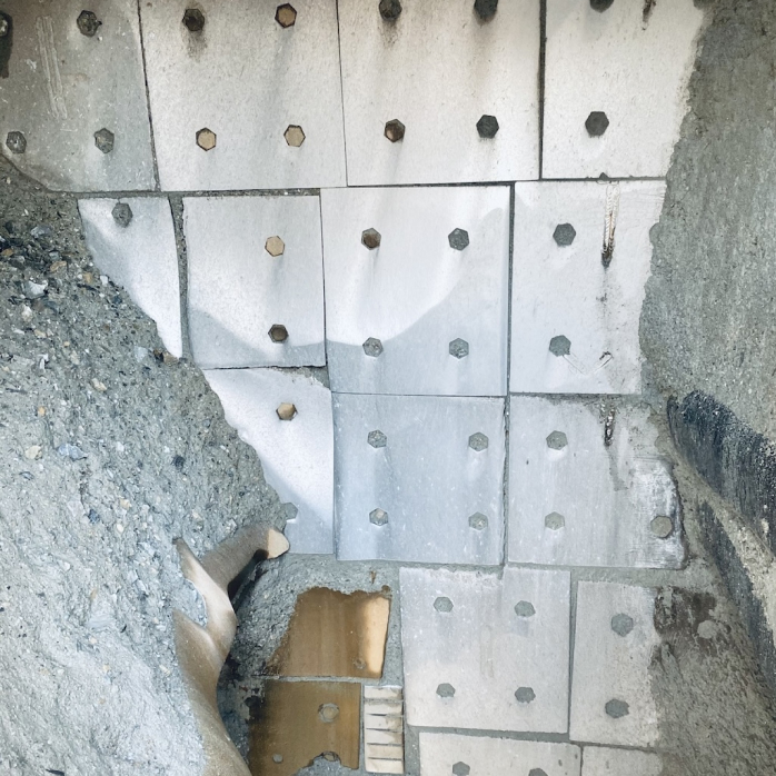 5 Lining of SAG mill discharge box 1.jpg